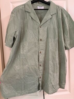 Old Navy light sage Green Embroidered Short Sleeve Shirt
